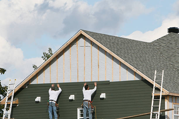 Professional Siding Installation technician working in Rowesville, SC